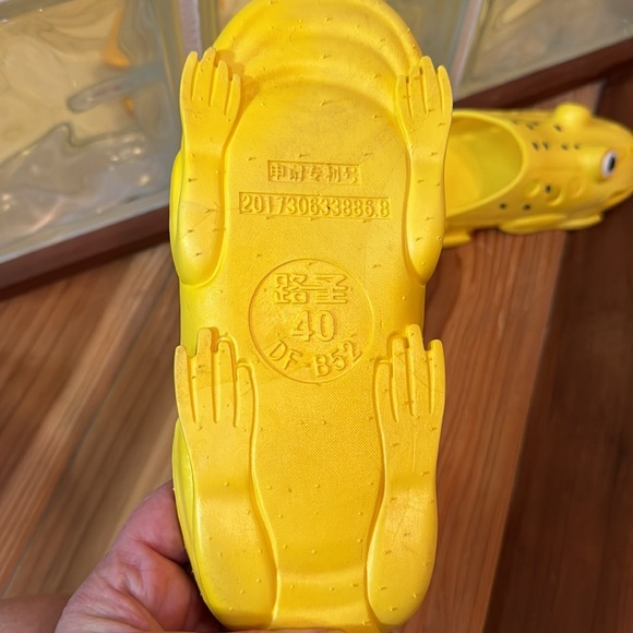 Fun, rubber, frog slip on slides. - Picture 4 of 4